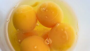 Gemas de ovo: benefícios e impactos na saúde