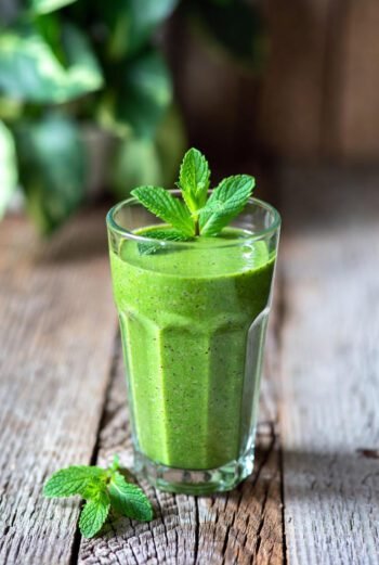 Vitamina de abacate com hortelã: receita fácil e refrescante