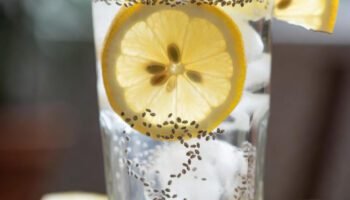 Água de chia com limão: a bebida refrescante que viralizou