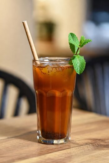 Suco de tamarindo caseiro: receita simples, refrescante e saborosa